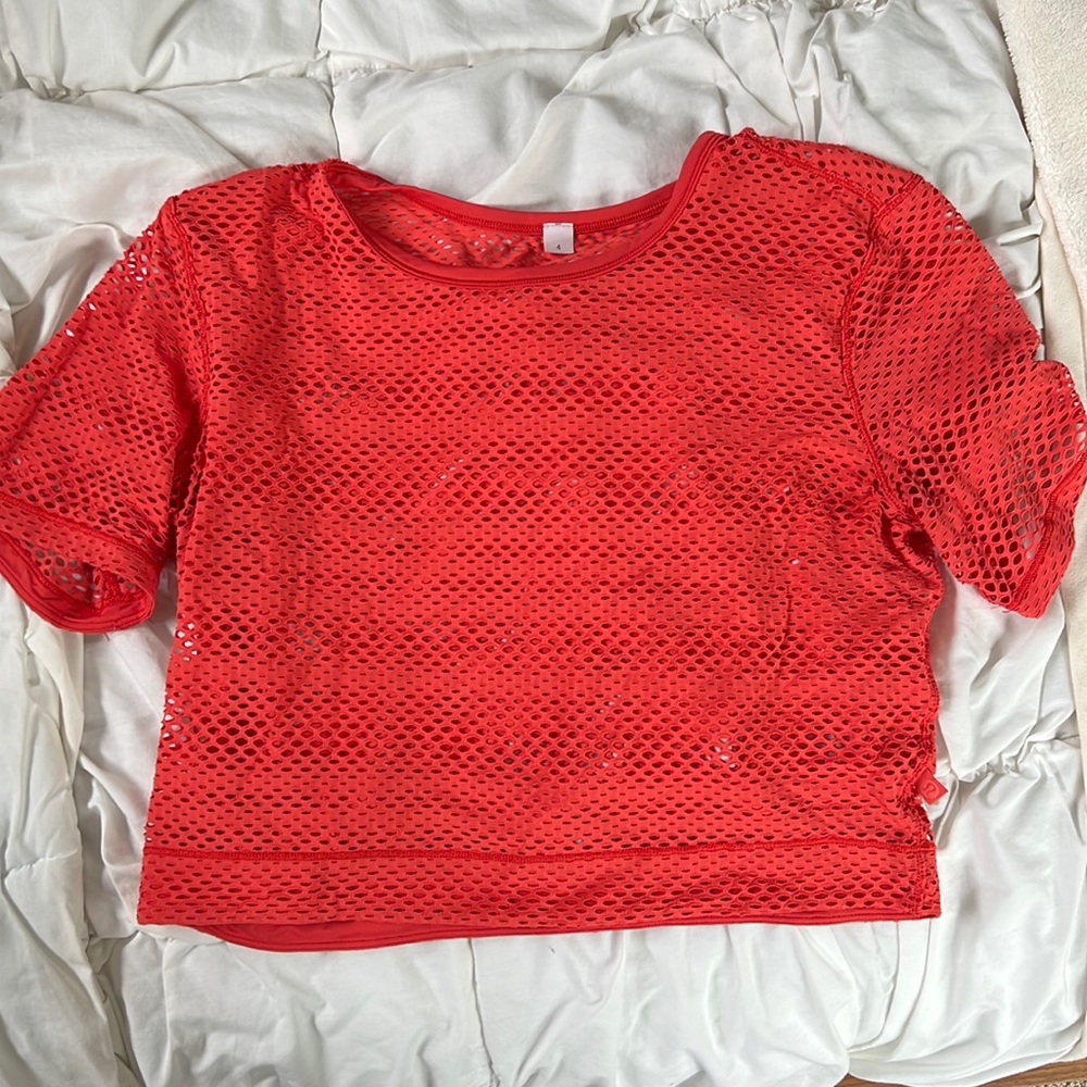 Lululemon cropped mesh workout top